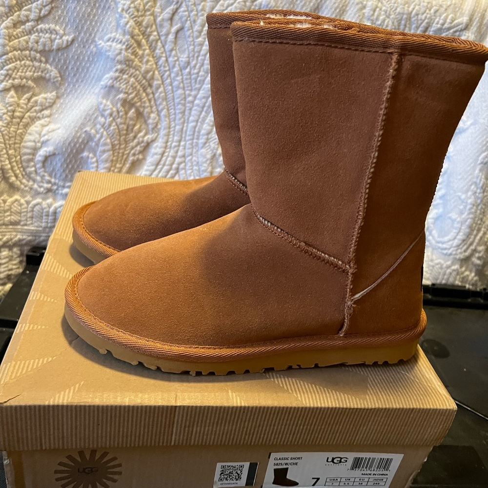 Classic UGG boots, size 7, NEW